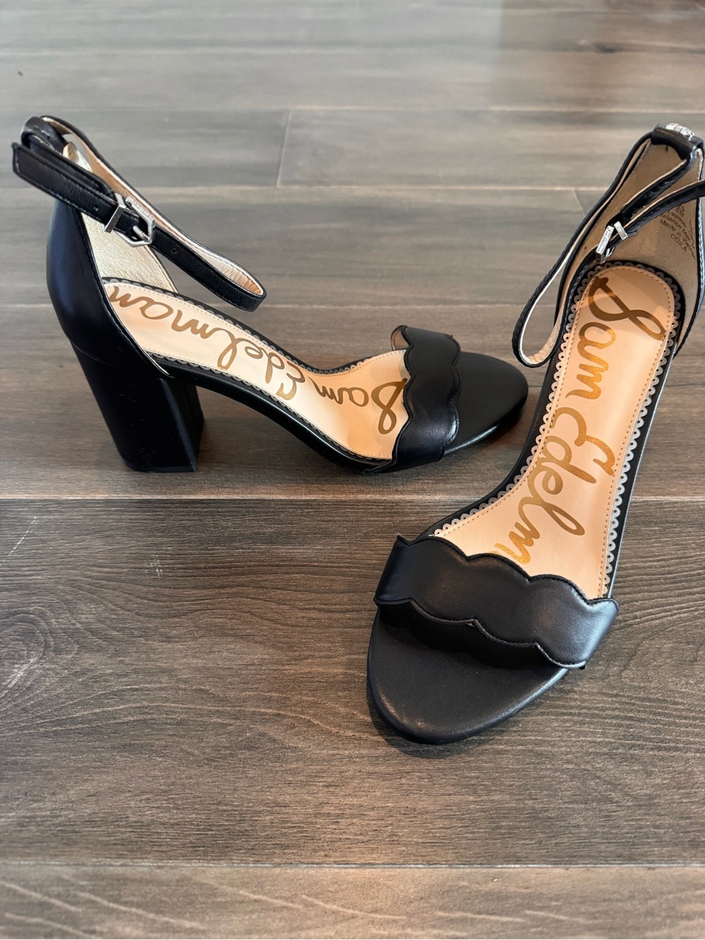 NEW Sam Edelman Scalloped Block Heel Ankle-Strap Sandal Black size 8